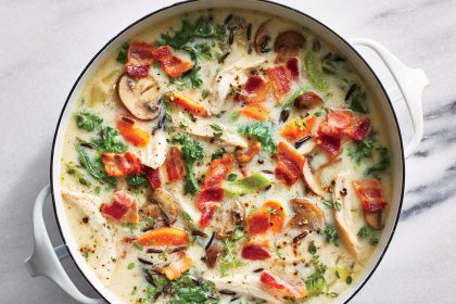 Рецепт дня: вершковий суп із куркою та диким рисом