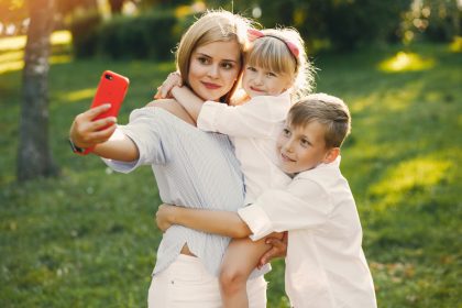 6 ознак, що ви співзалежні батьки, і чому це токсично для дітей