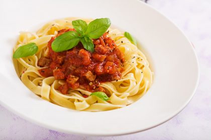 Секрет італійців: один інгредієнт, якого не вистачає вашому томатному соусу