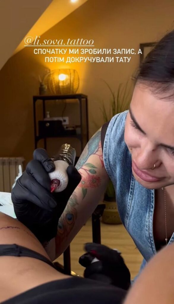 Процес татуювання Даші Квіткової. 