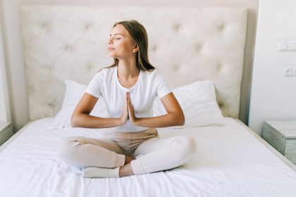 5 оздоровчих ритуалів, які можна виконувати, не вилазячи з ліжка