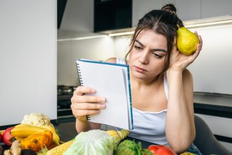 Чому веганське харчування викликає втому: причини та способи їх вирішення