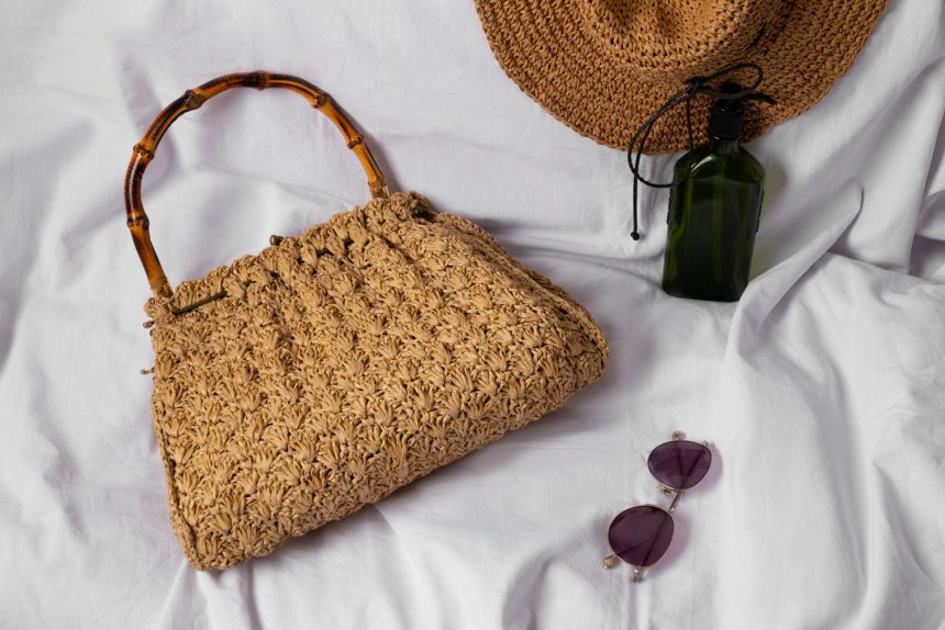 7 косметичних засобів, які мають бути у вашій пляжній сумці влітку