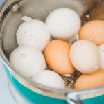 Чи потрібно мити яйця перед приготуванням? Що кажуть експерти