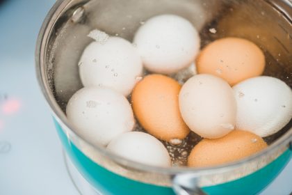 Чи потрібно мити яйця перед приготуванням? Що кажуть експерти