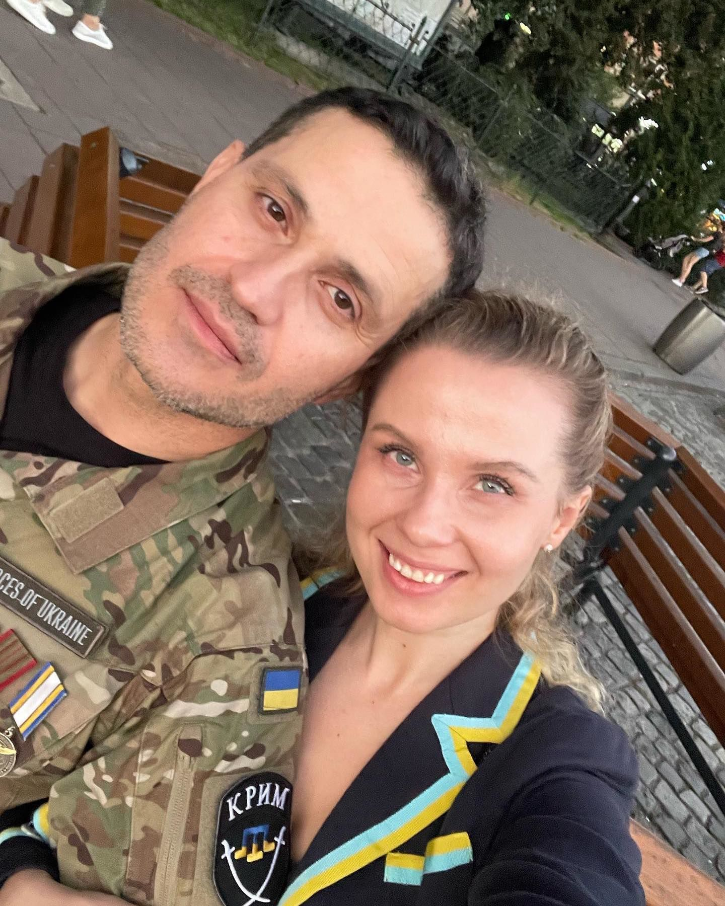 Ахтем Сеитаблаев позирует со своей избранницей Марьяной Дмитриевой.