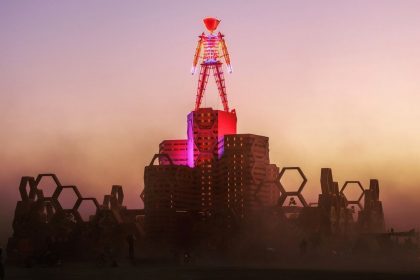 Документальний серіал про фестиваль «Burning Man»
