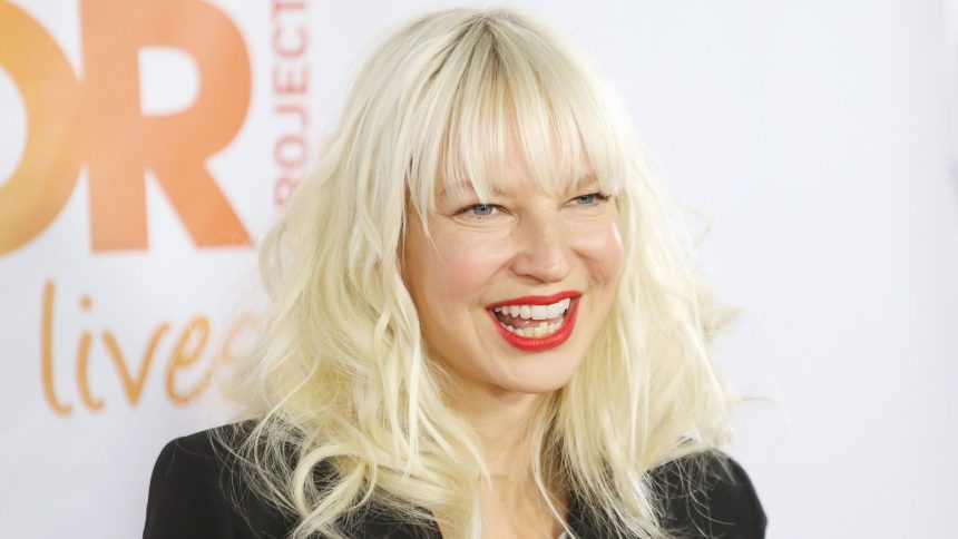 Співачка Sia вперше показала результати пластичної операції