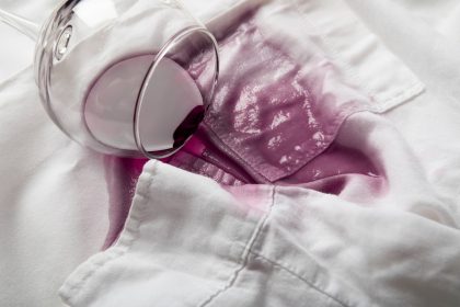 Найгрубіша помилка під час прання, яка зіпсує ваші сорочки в одну мить