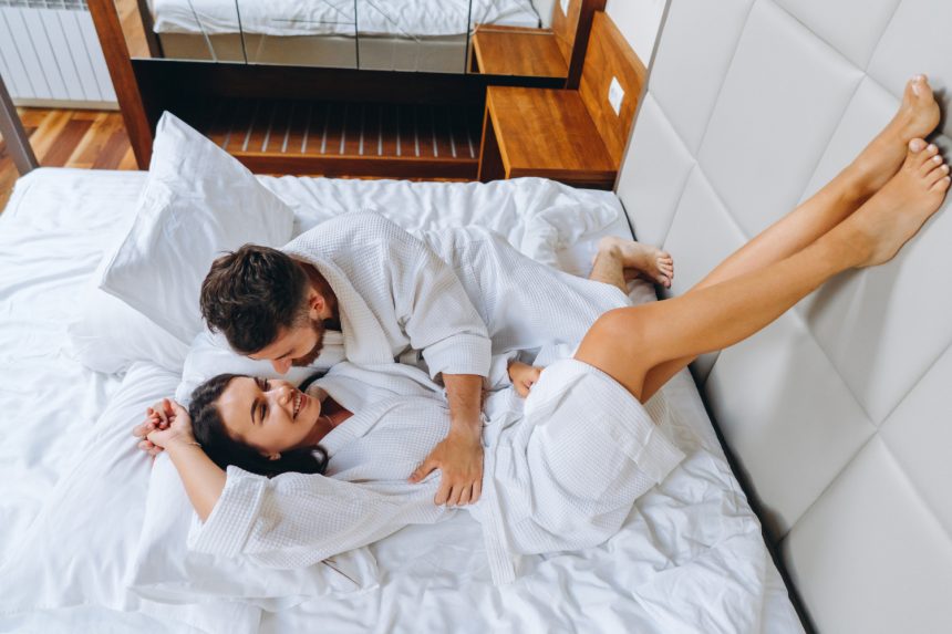 5-хвилинна звичка перед сном, яка поліпшить ваші стосунки з партнером