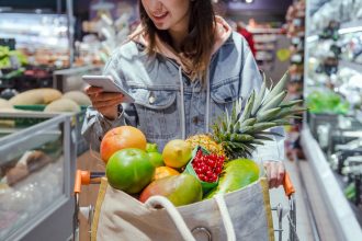 Поширена помилка під час купівлі продуктів, яка може призвести до хвороби