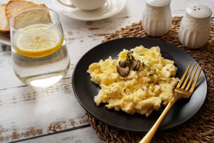 Як приготувати яєчню-бовтанку в мікрохвильовій печі: пухнаста, як хмаринка