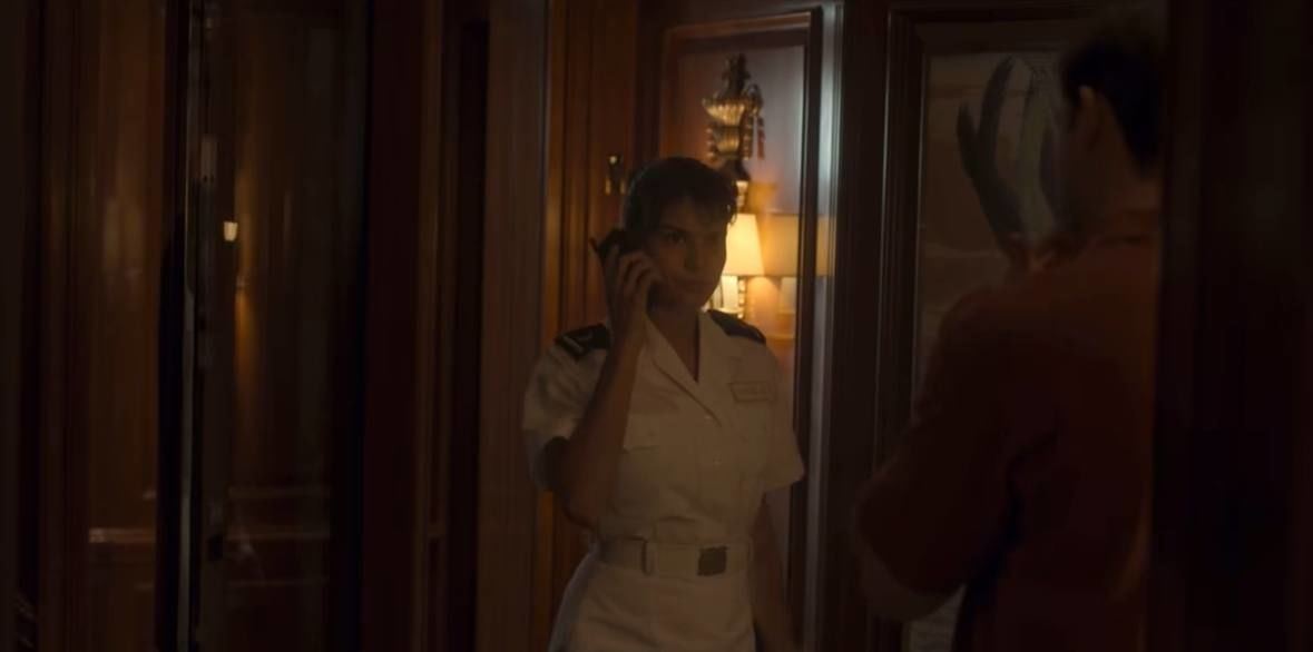 Мишель Андраде сияет в своем актерском дебюте в сериале Корона на Netflix. 