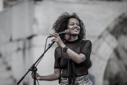 померла Сара Таварес, португальська співачка