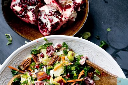 Швидкий рецепт на Новий рік: салат з овочами, горіхами та сиром за 20 хвилин