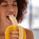 За якої хвороби людям заборонено їсти банани?