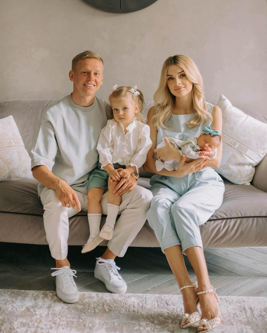 Сім'я Зінченко святкує не лише день народження футбольної зірки, але і тривожить серця прихильників фото їх 4-місячної доньки.  