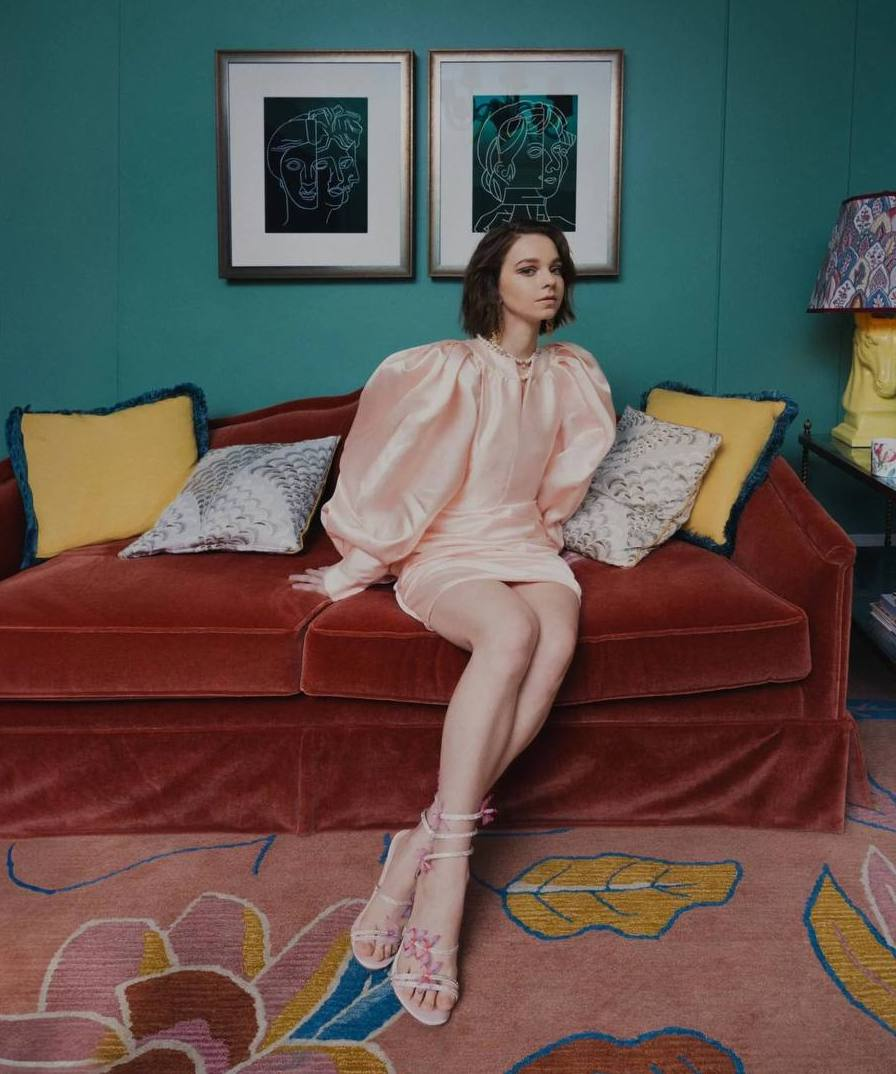 Эмма Майерс в изящных нарядах от украинских дизайнеров GASANOVA. 
