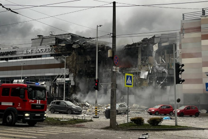 Масовані ракетні удари Росії призвели до трагічних наслідків в Україні: понад 10 загиблих, десятки поранених та руйнування в численних містах країни.