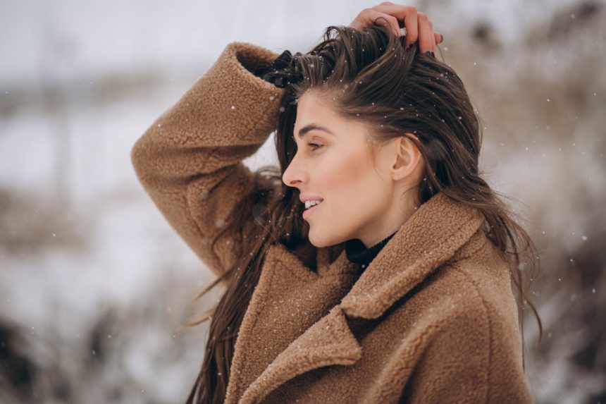 Чому волосся швидше жирніє взимку: застереження трихолога