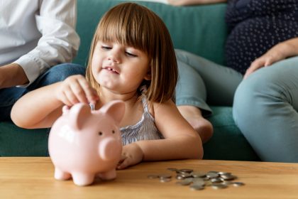 Як навчити дітей економити гроші: 5 простих порад