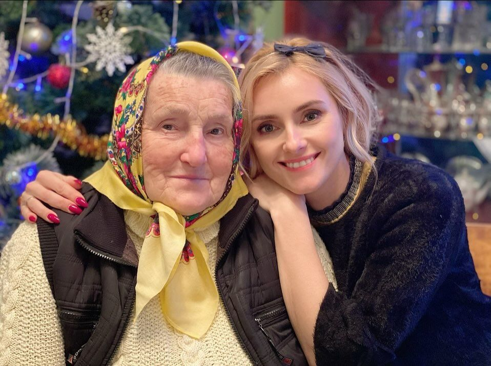 Ирина Федишин прекращает концертный тур, делясь печальным известием о непредвиденной потере – умерла ее бабушка Евгения.