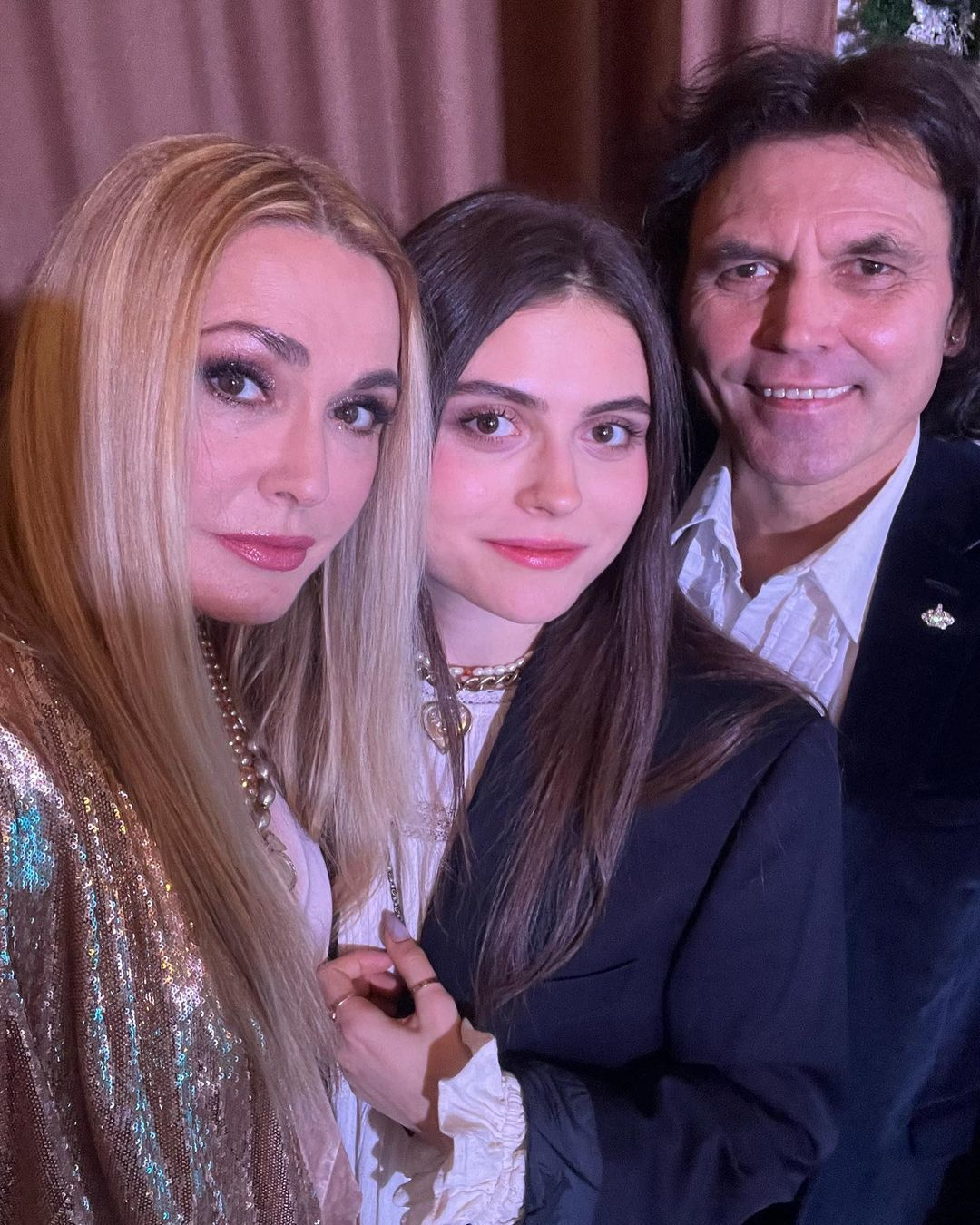 Ольга Сумская раскрыла свой волшебный семейный праздник на Новый год. 