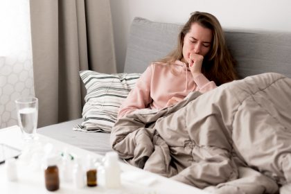 Як правильно спати, якщо у вас кашель: названо найкращу позу