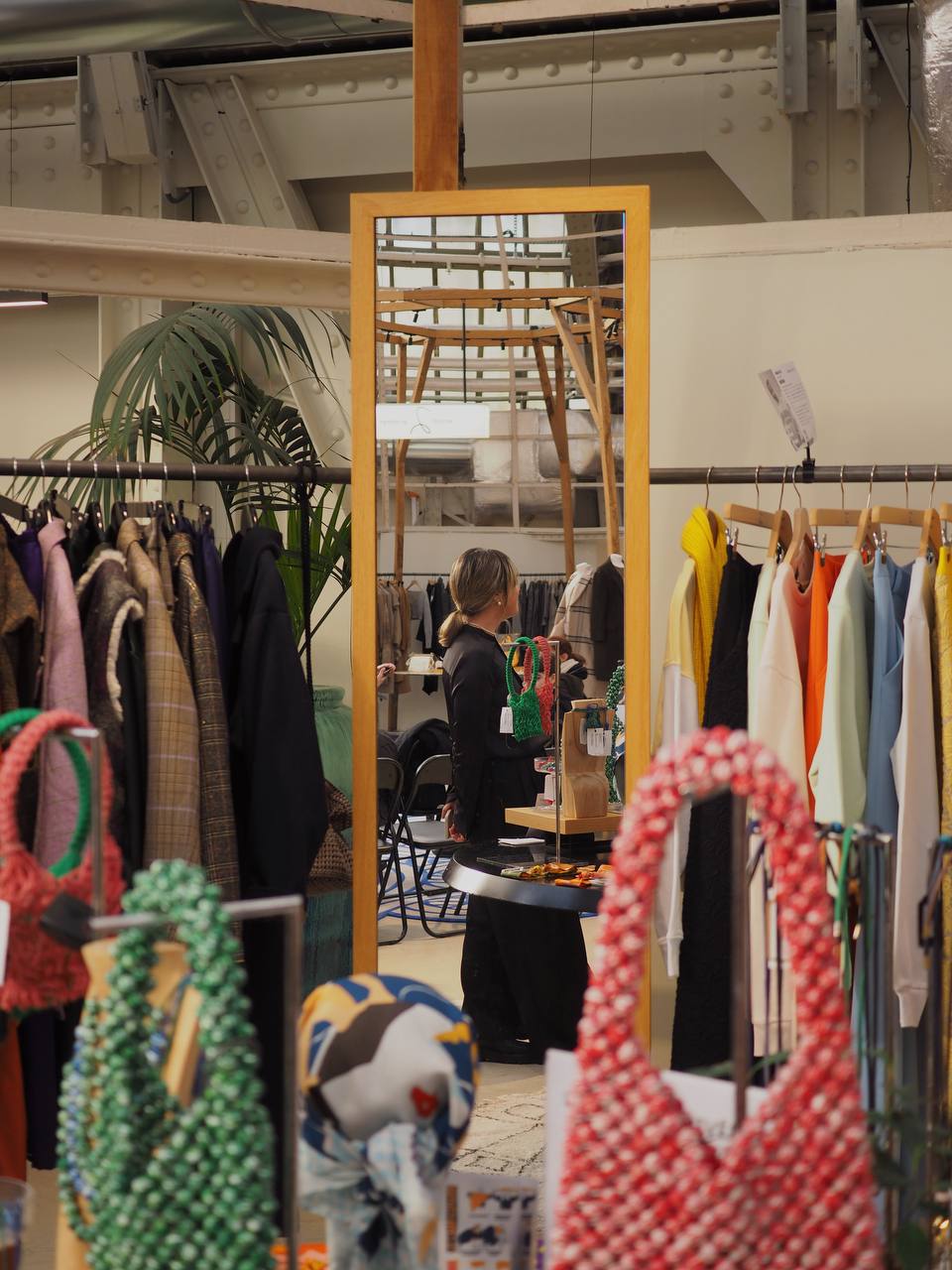 SPOGAD: украинский бренд со стильными аксессуарами из локально переработанного пластика завоевывает мировое признание в эксклюзивном Fashion Green Room Printemps Haussmann Paris. 