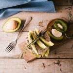 Від закрепу чи діареї: що буде з травленням, якщо їсти авокадо щодня?