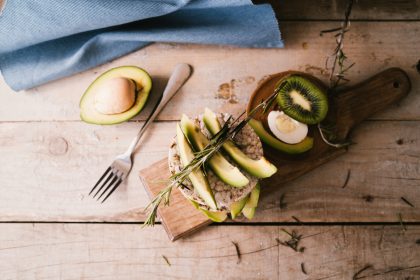 Від закрепу чи діареї: що буде з травленням, якщо їсти авокадо щодня?