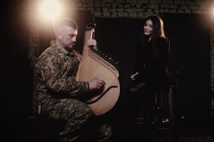Нове звучання: MASHA DANILOVA та Володимир Трибель зближають світ музики та героїзму у пісні «Навіщо»