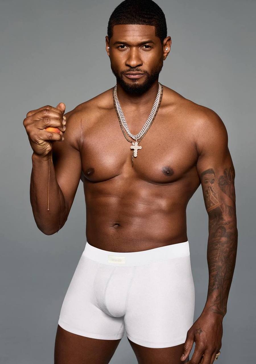 Usher роздягнувся для промо