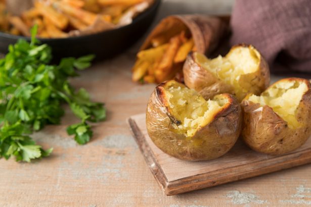Як приготувати запечену картоплю з ідеальною текстурою: 1 важливий крок