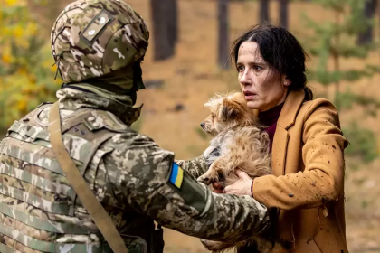 Український серіал Перевізниця, створений у часи війни, розкриває силу і відвагу звичайних людей.