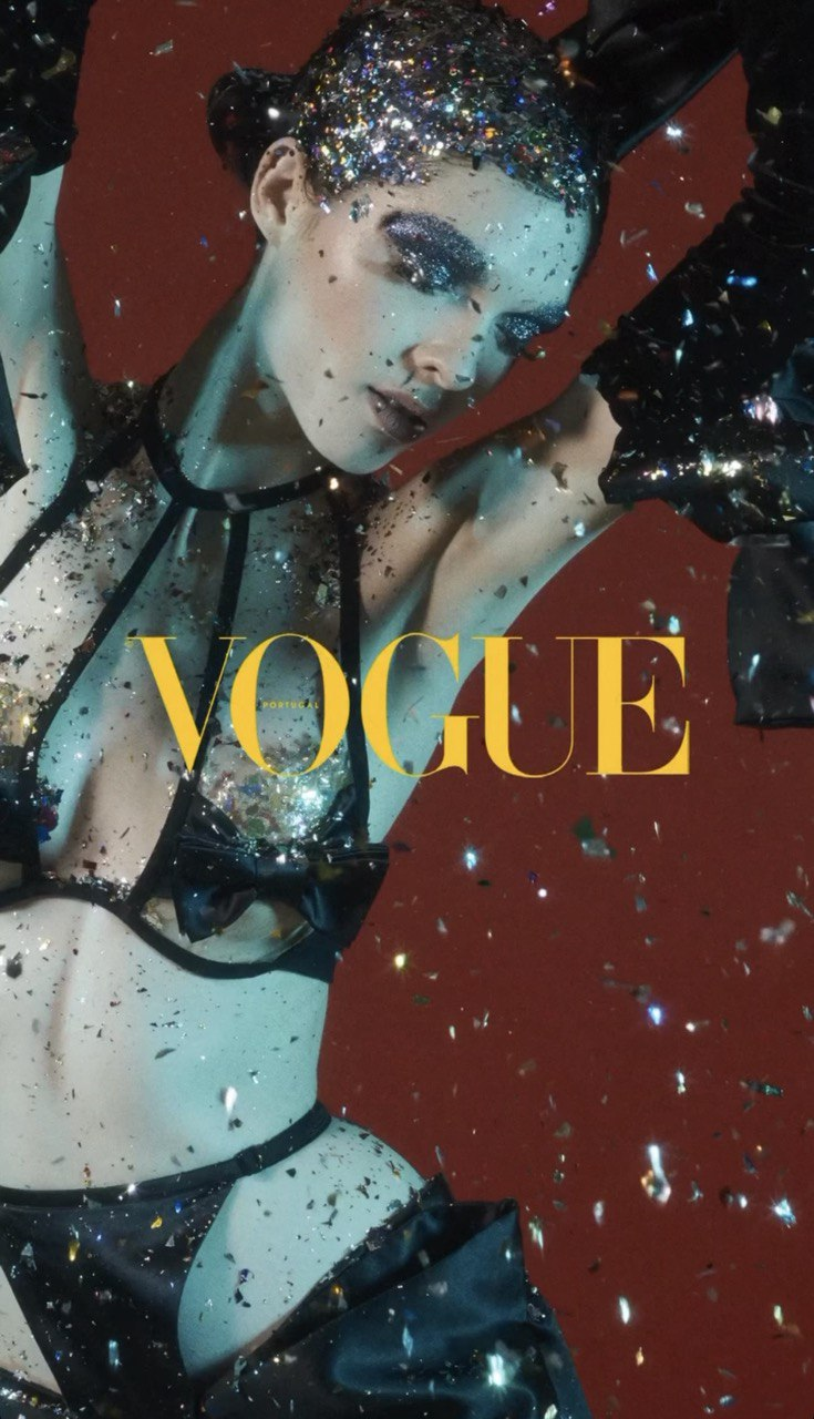 Утонченный образ от Frolov на обложке Vogue в Португалии. 
