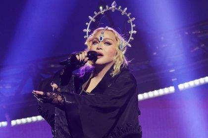 Мадонна несподівано впала під час концерту: реакція публіки