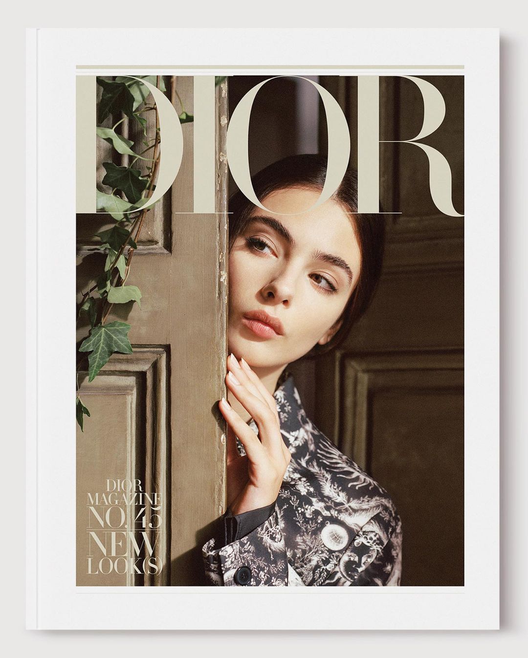 Дева Кассель украсила обложку Dior Magazine.