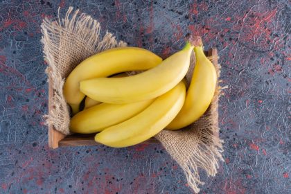 Як розділити банан без ножа: лайфхак, з яким впорається кожен