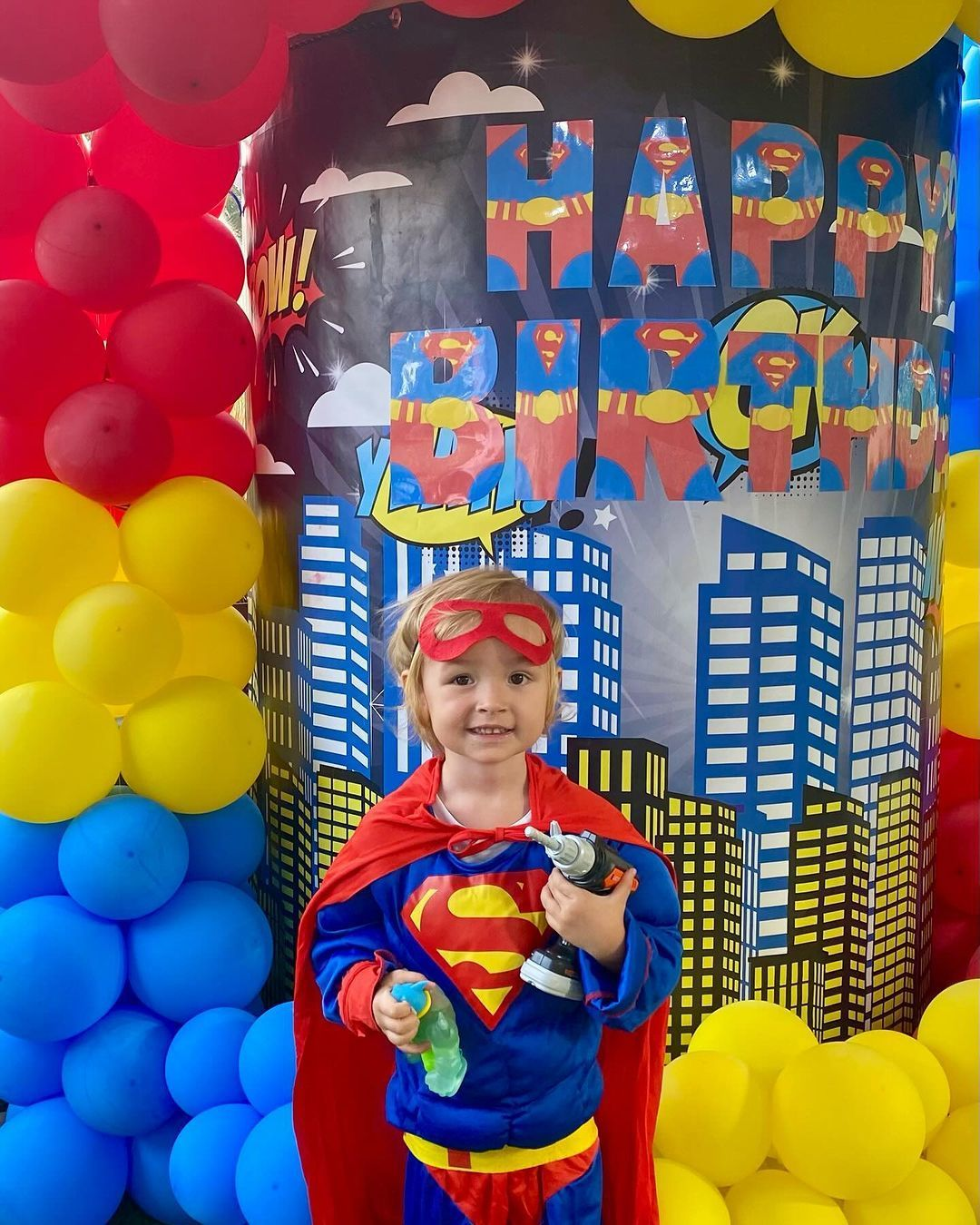Василиса Фролова отметила день рождения своего сына в стиле супергероя. 