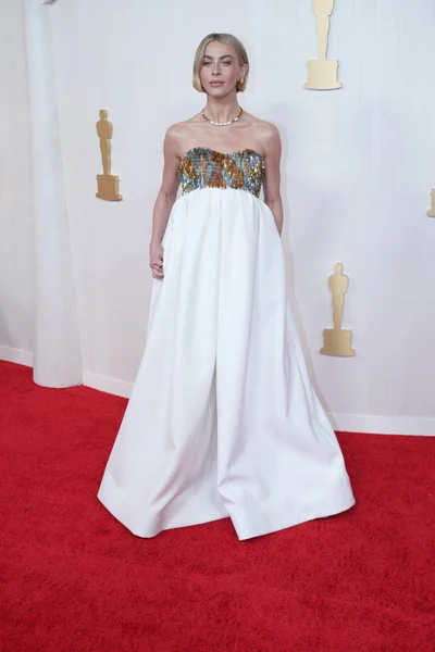 Элегантность и утонченность Андре Тан определяет самые привлекательные образы на церемонии Оскар 2024.