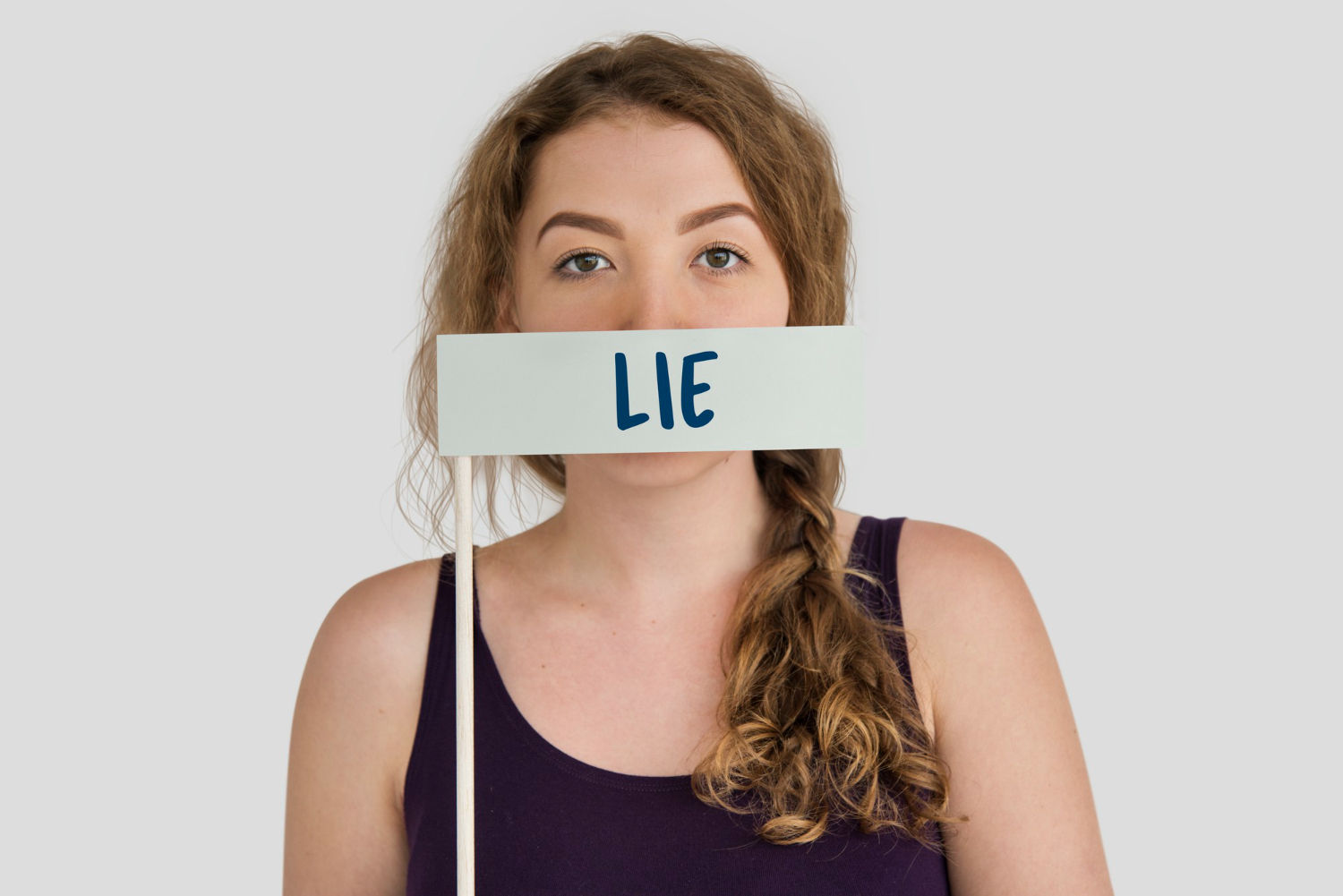 Як розпізнати патологічного брехуна: ознаки, що він підкрався у ваше життя
