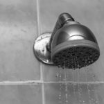 Ніякого відбілювача: чим відмити душову насадку швидко та ефективно