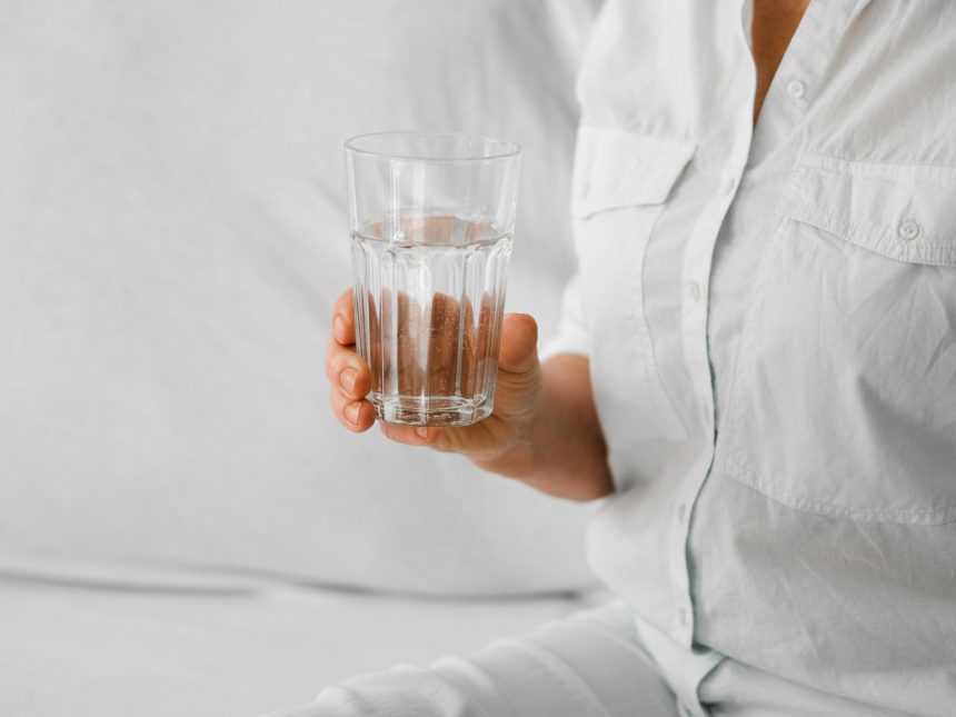Для чого п'ють воду з магнієм: переваги, про які важливо знати