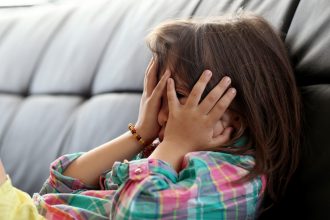Чому діти бояться монстрів під ліжком і як їм допомогти побороти страх