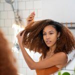 Як доглядати за кучерявим волоссям: керівництво №1