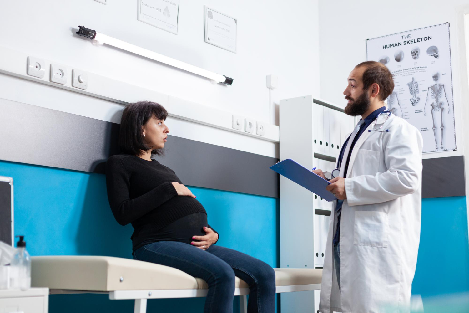 Может ли удар по животу беременной навредить ребенку?
