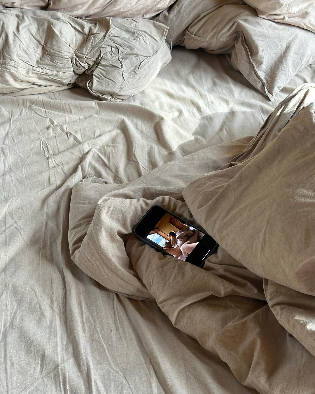 Надя Дорофєєва вразила своїх прихильників, опублікувавши фото топлес у ліжку.