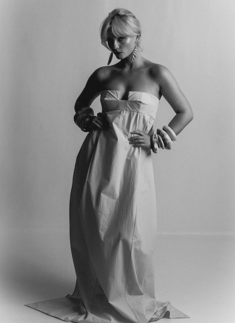 Міллі Гібсон позує в сукні від українського бренду Bevza для журналу Numéro.