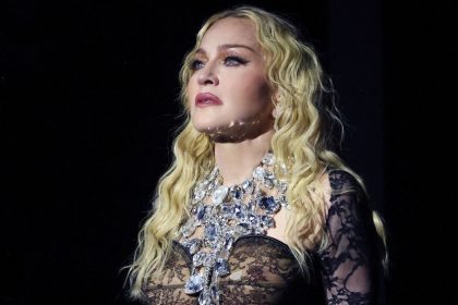Культова сцена: Мадонна вразила публіку гарячим поцілунком